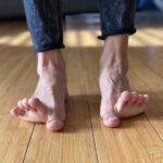 5 Simple Foot Exercises for Transitioning to Barefoot Shoes | Anya's ...