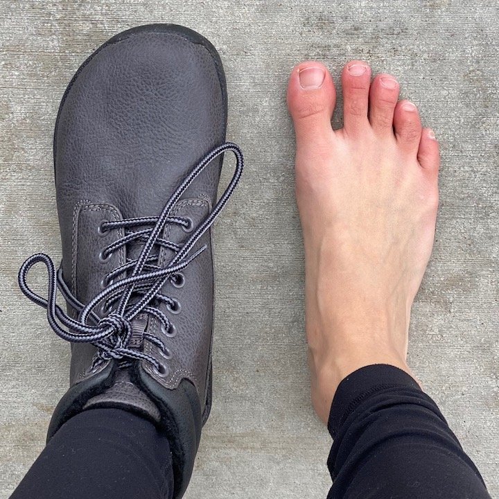 A top down view of a woman with low volume feet wearing one Feelgrounds Patrol winter boot.