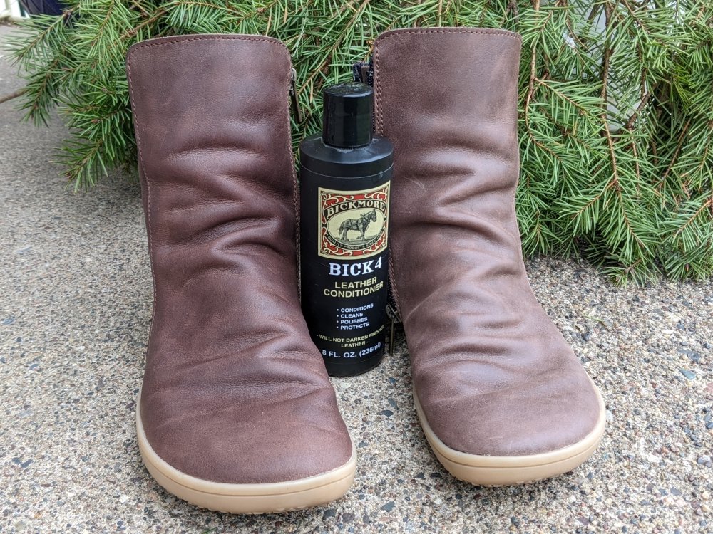 A pair of Angles Fashion Dafne boots before and after conditioning the leather with Bick No4. The color of the condition barefoot boot is slightly darker and less dry looking.