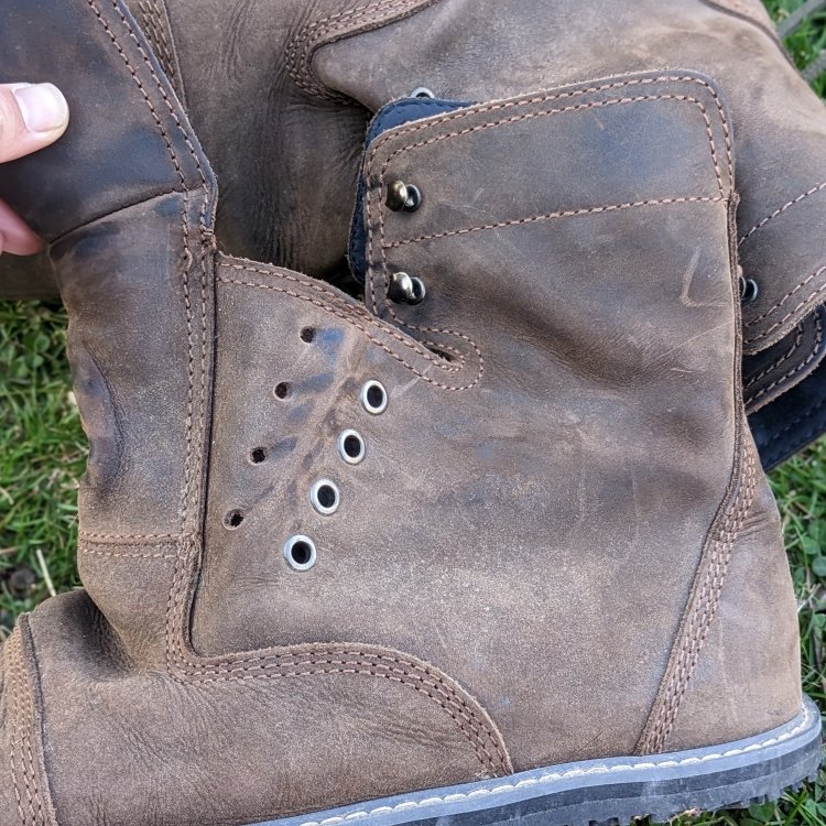 Close up side view Bruins Boots from Bearfoot Shoes showing the gusseted tongue with speed hooks at the top