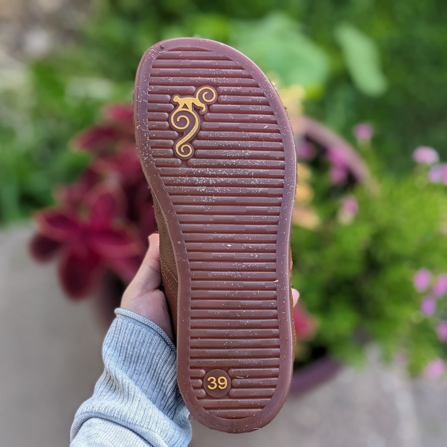 Close up of the outsole shape on Magical Shoes Cameron barefoot moccasin oxford shoes for men and women with a thin flexible outsole